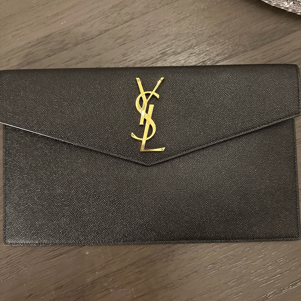 UPTOWN POUCH IN GRAIN DE POUDRE EMBOSSED LEATHER
